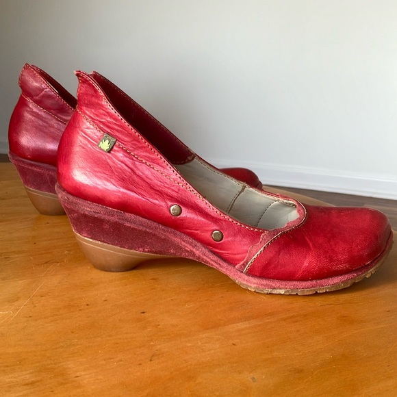 El Naturalista Shoes - El Naturalista cranberry heels.
